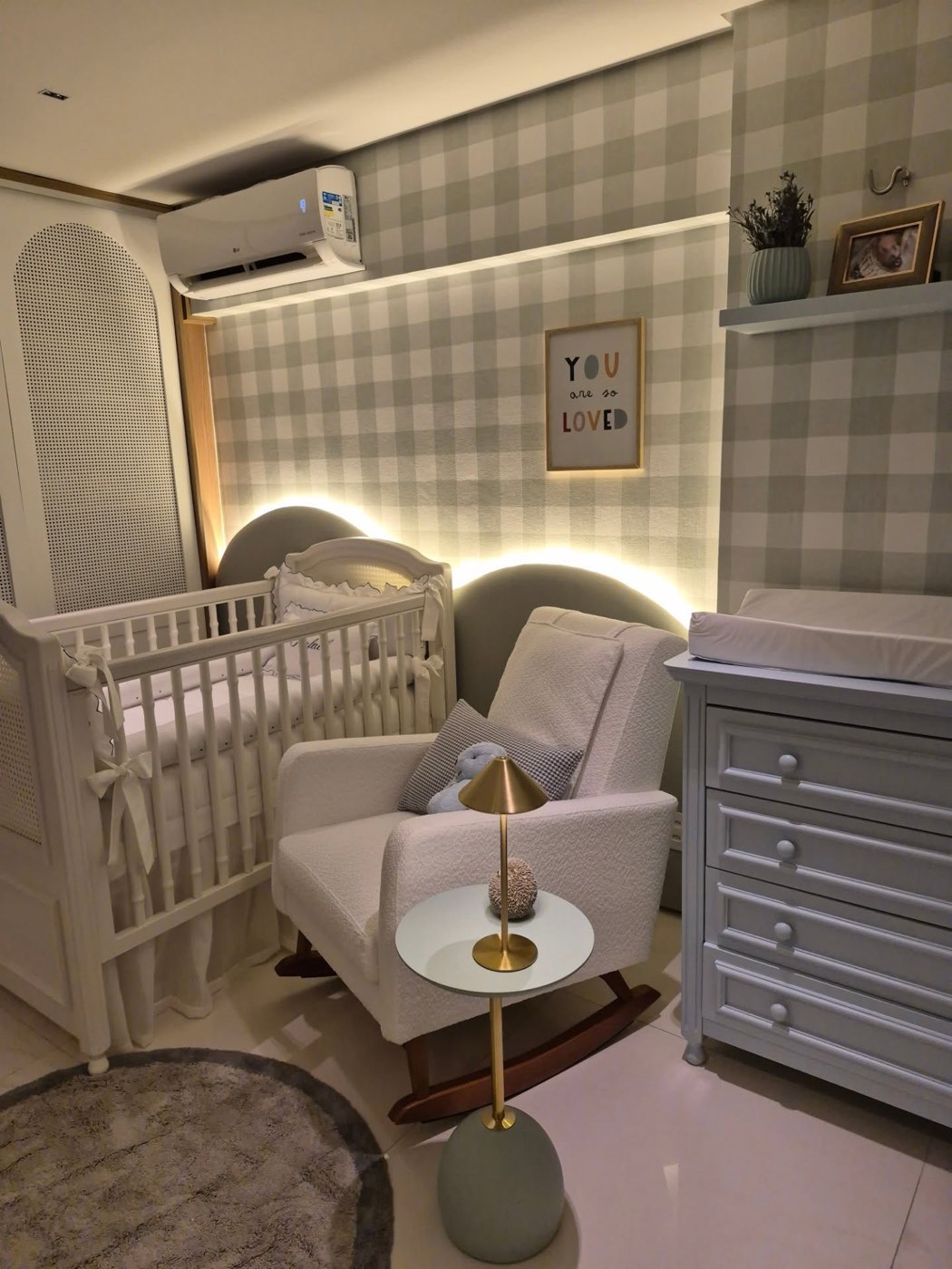 Enxoval completo — cada detalhe foi cuidadosamente escolhido para criar um ambiente acolhedor onde a serenidade e